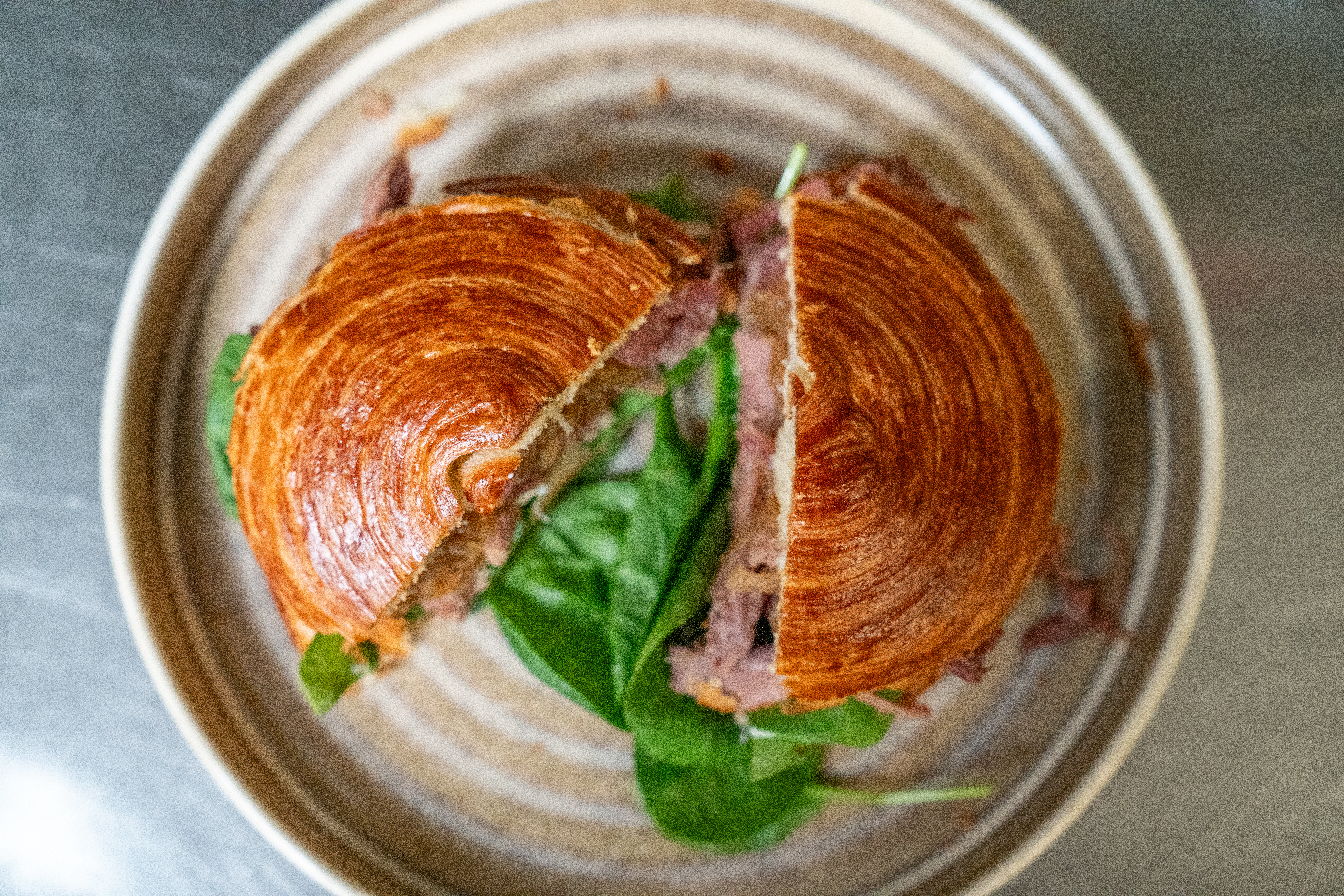 Sandwich feuilleté au canard 