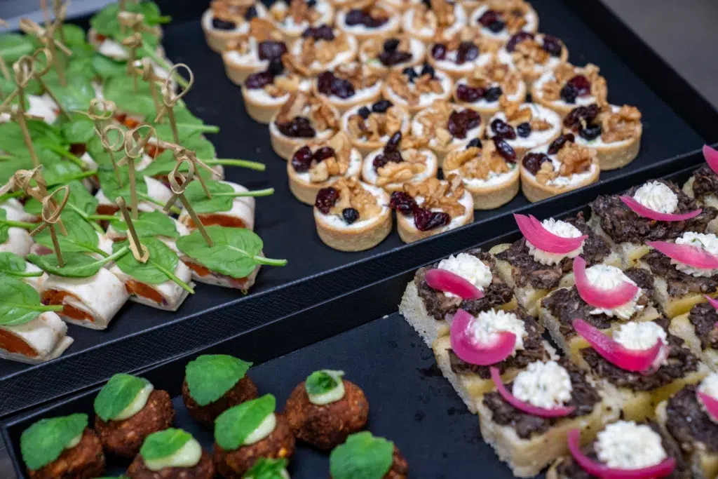 Buffet déjeunatoire préparé par Fika Traiteur pour un séminaire, Paris