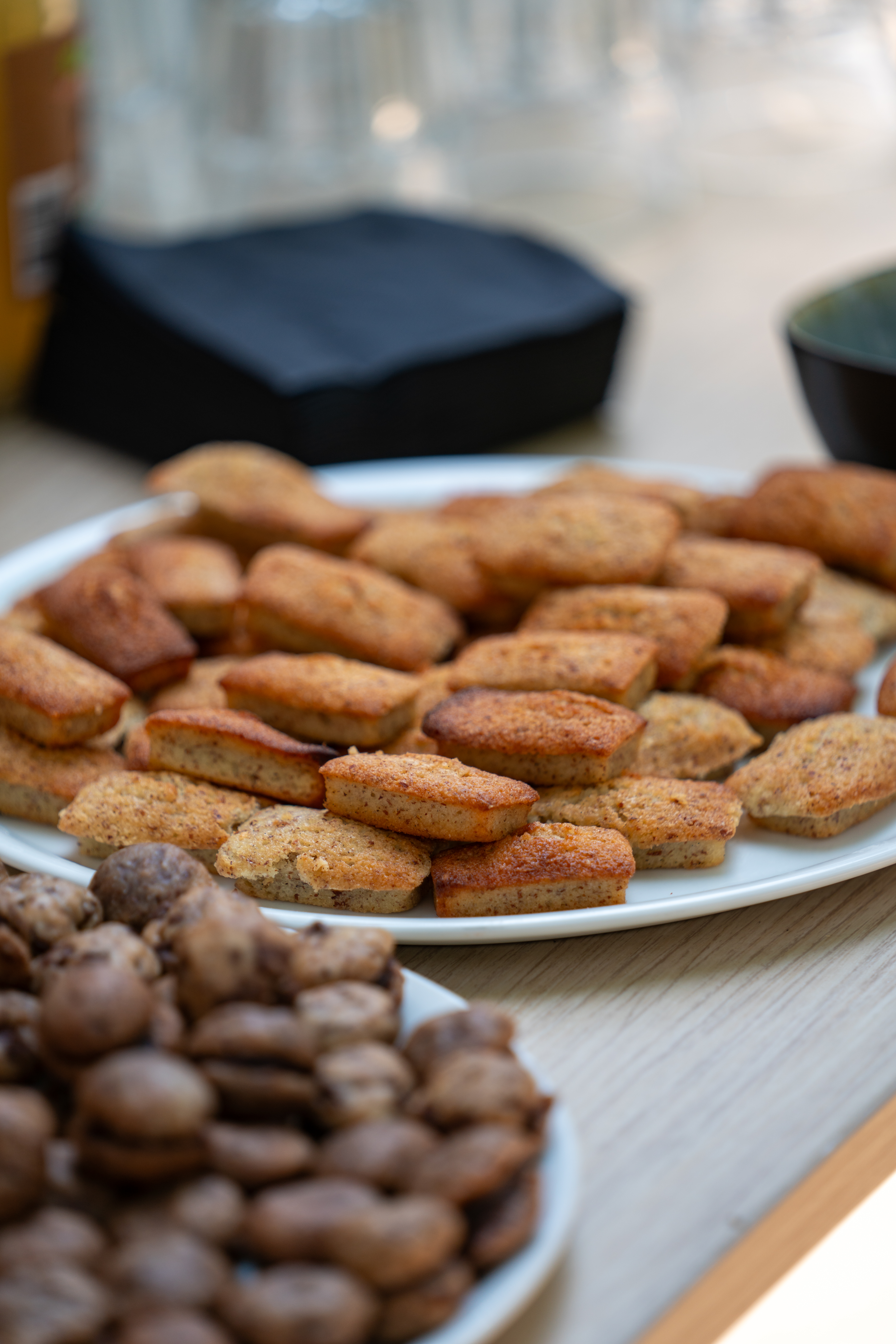 Buffet petit-déjeuner de mignardises lors d'un événement à Paris